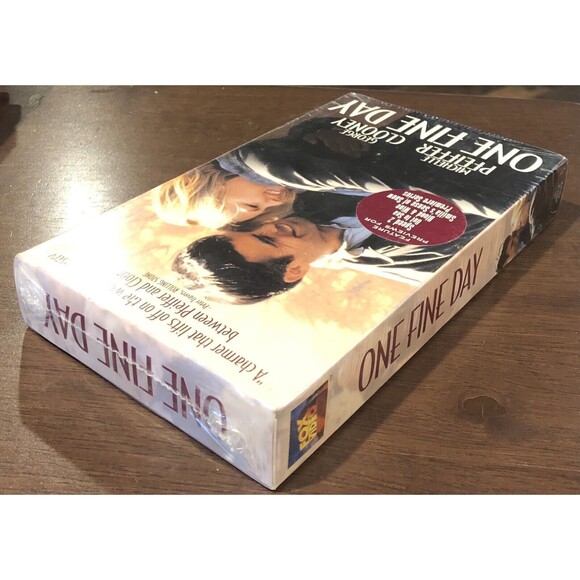 One Fine Day (VHS, 1996)  George Clooney Michelle Pfeiffer Watermarks Sealed - Picture 4 of 4